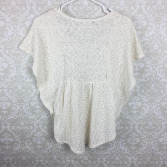 Cream & Lace Hi Low Top w/Batwing Sleeves - Picture 6 of 7